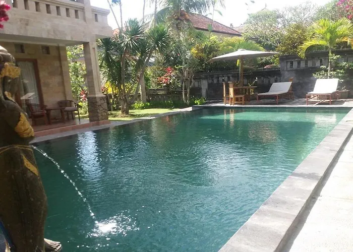 Dewi Ayu Pensión 3*