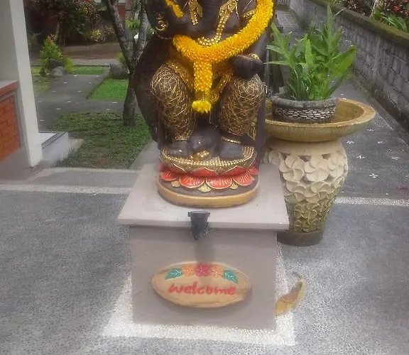 Pensión Dewi Ayu 3*