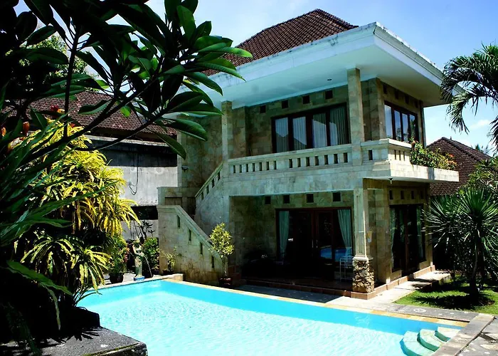 Dewi Ayu Pensión 3*